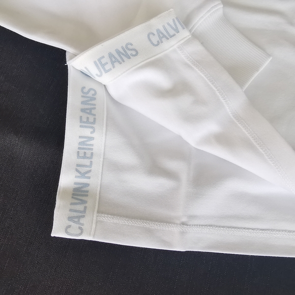 Brand New Calvin Klein Sweater - Picture 3 of 9